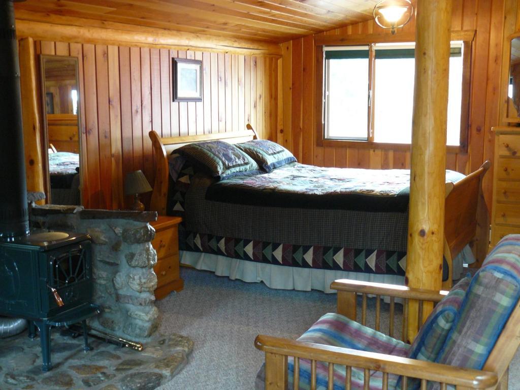Hitching Post Resort Kelowna Bilik gambar