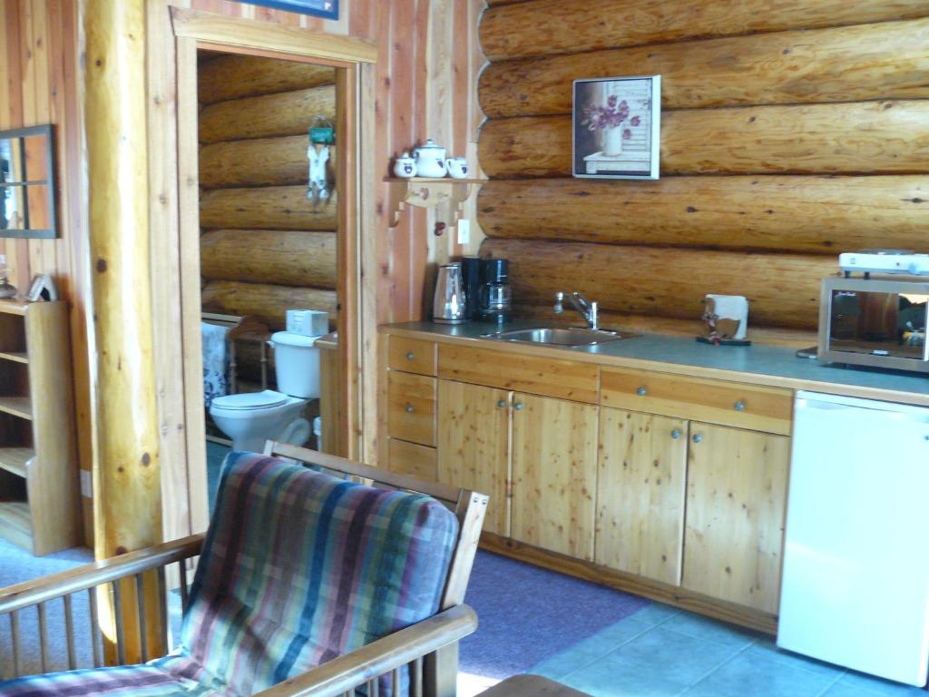 Hitching Post Resort Kelowna Bilik gambar