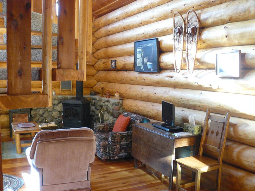 Hitching Post Resort Kelowna Bilik gambar
